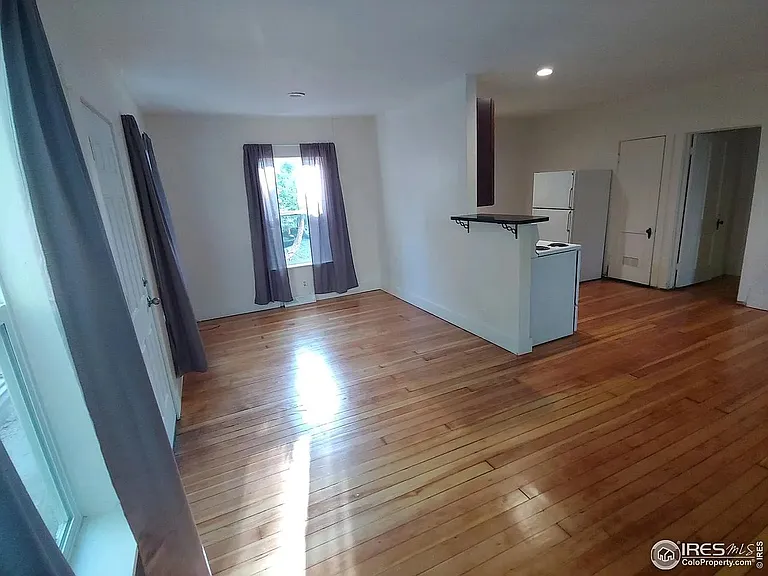202 E Emma St #D — Photo 2