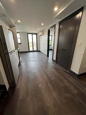 Rented by Delmark Realty LLC | media 7