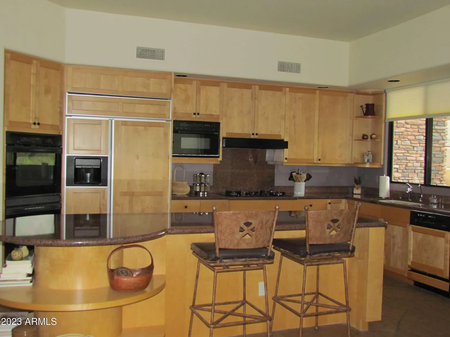 4 bed, 4.5 bath, 3901 sqft, $6,000 — Photo 3