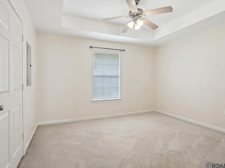 408 E Beech St — Photo 6