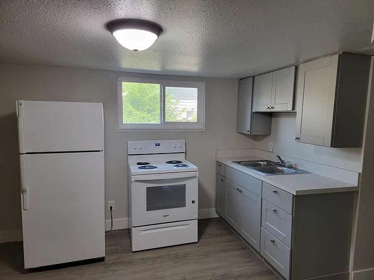 440 N 400 E #C — Photo 10