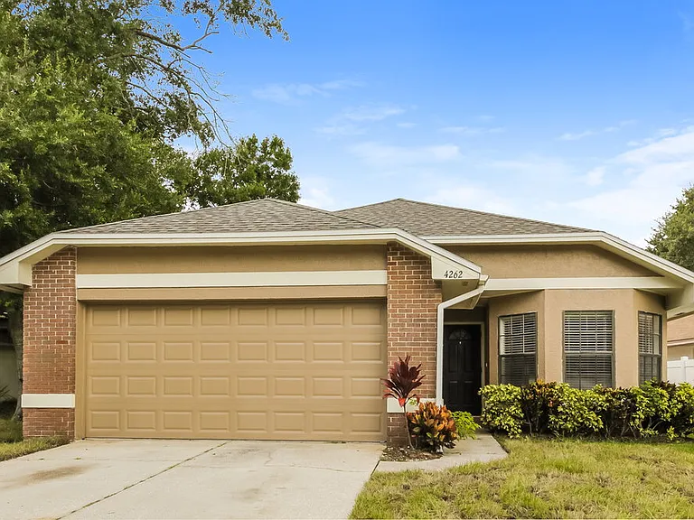 4262 Sandhurst Dr — Photo 1