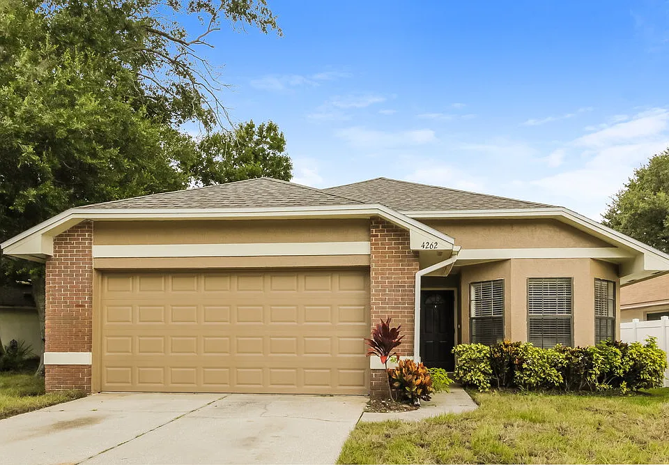4262 Sandhurst Dr