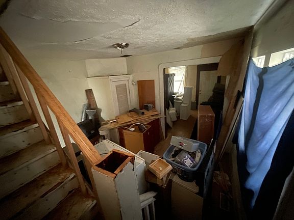 3rd image of 813 Villa Ave