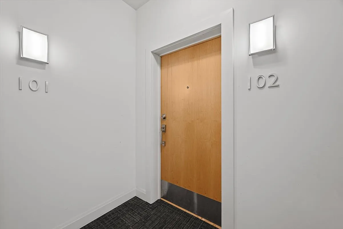 Building Photo - 219 Carron St #102