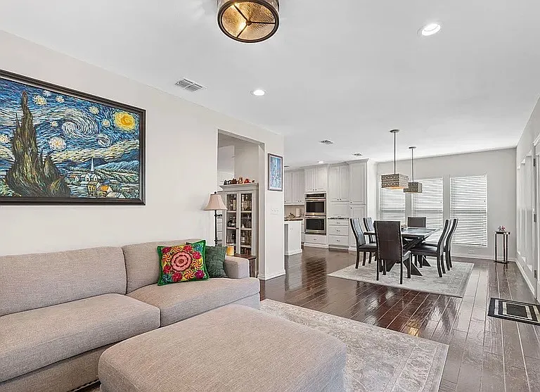 309 E Mistletoe Ave — Photo 4