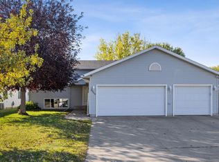 1325 32nd Street Cir S, Moorhead, MN 56560