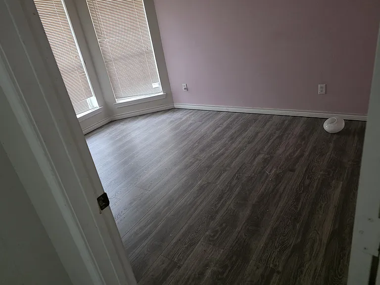 1307 Mullins Loop N — Photo 3