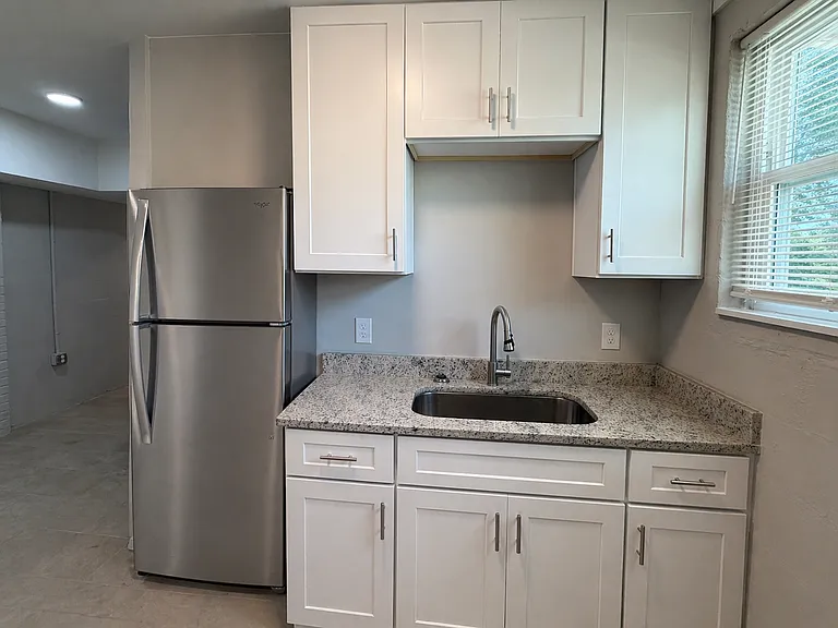286 Watts St — Photo 4