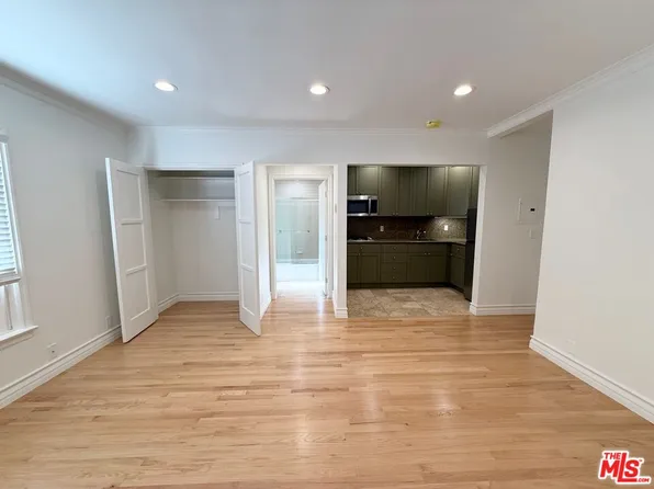 204 S Reeves Dr #204, Beverly Hills, CA 90212