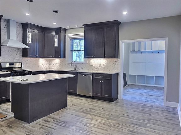 5th image of 185 Vernon St #1