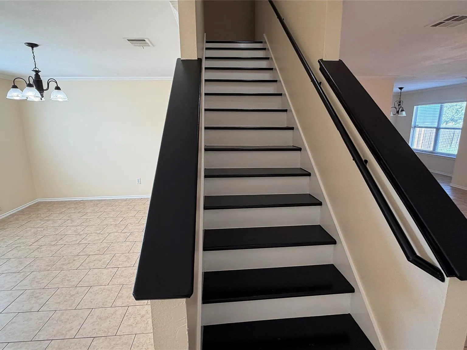 4 bed, 2.5 bath, 2268 sqft, $2,495 — Photo 4