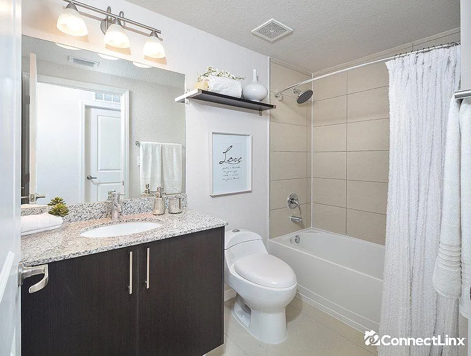 10520 Northwest 78th Street — Photo 4
