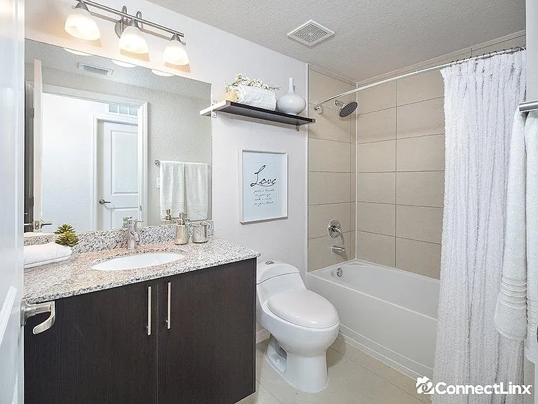 10520 NW 78th St — Photo 4
