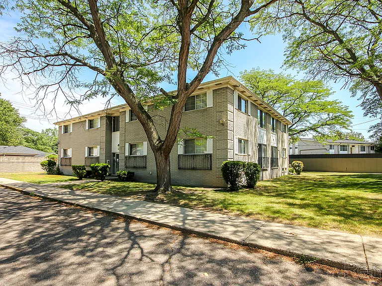 Redford Manor Apartments — Photo 7