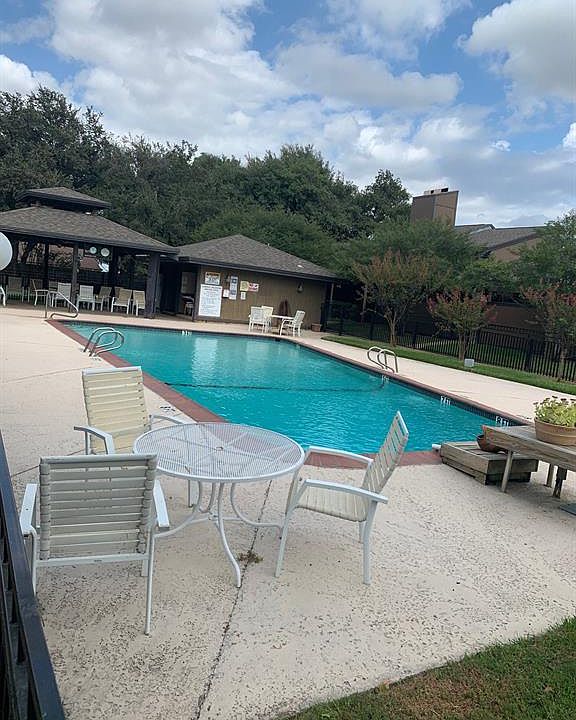 2nd image of 5618 Oak View Dr
