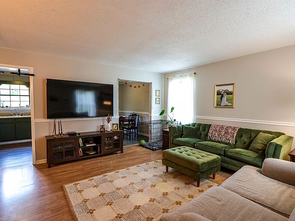 4th image of 111 Oak Rd
