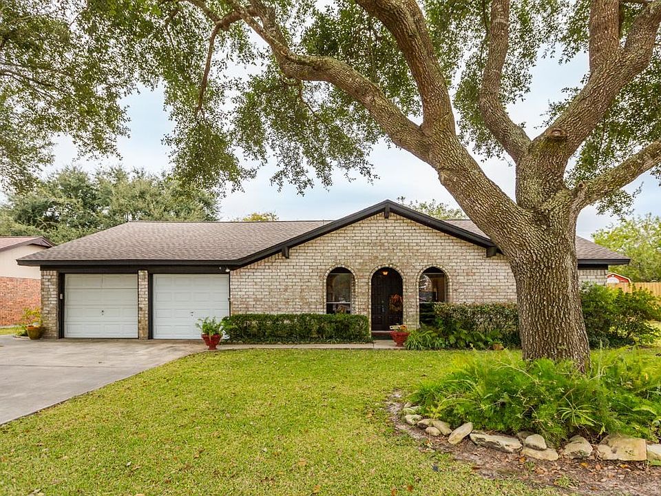 314 Cambridge St Alvin, TX