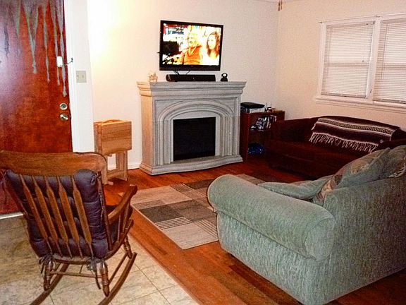 2nd image of 1200 Lynhaven Dr