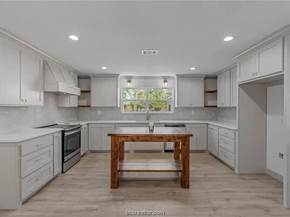 8331 Scasta Rd, Bryan, TX 77808