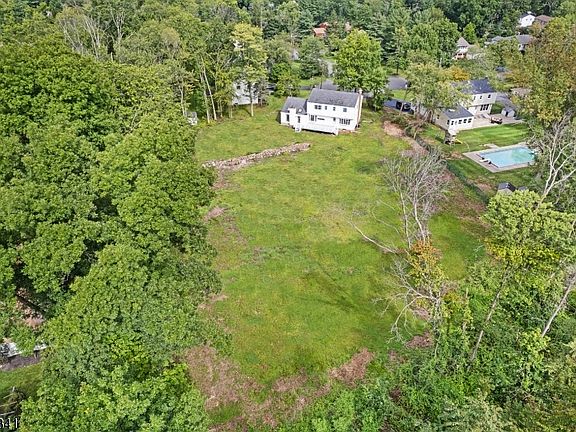 2nd image of 10 Cedar Ln