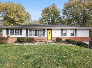 806 Howard Ln, Liberty, MO 64068
