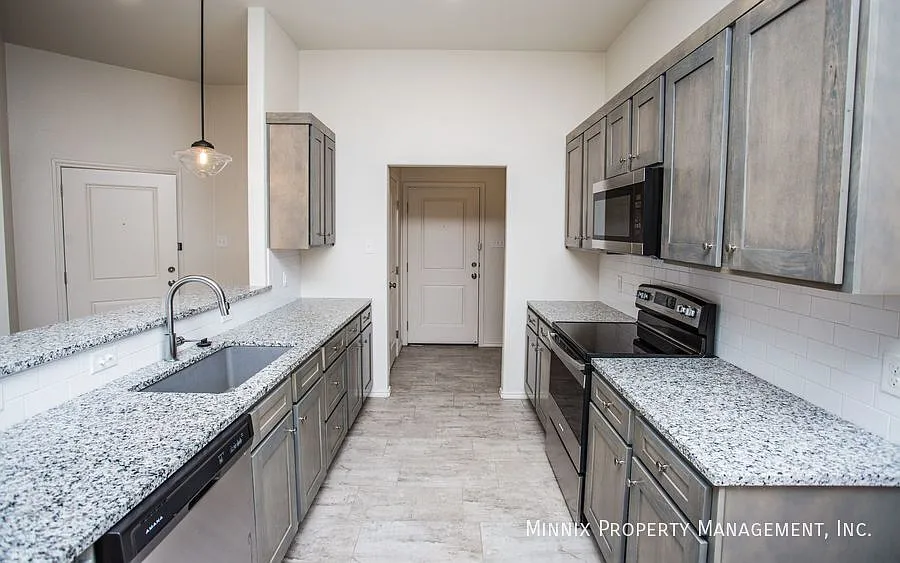 2 bedroom/ 2 bath | Frenship Isd | 1112 N. 7th St. — Photo 4
