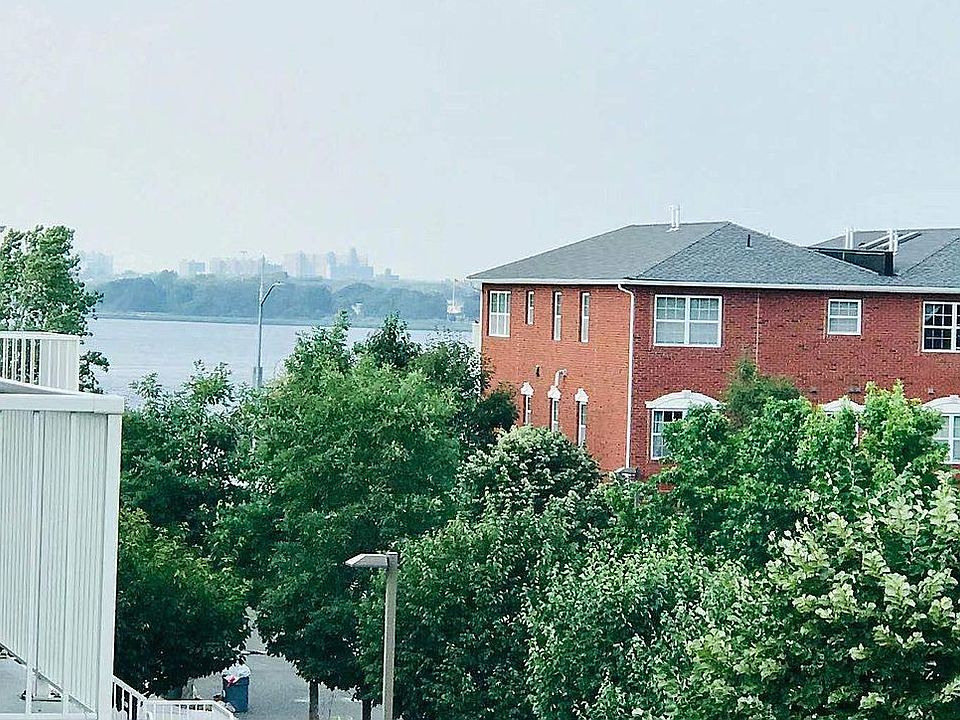 2nd image of 3-30 Endeavor Pl #9
