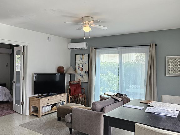 2nd image of 1354 Bayview Dr APT D