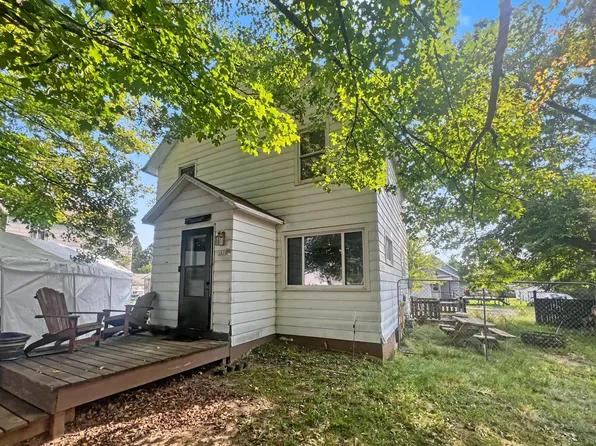1604 Davidson St, Iron River, MI 49935
