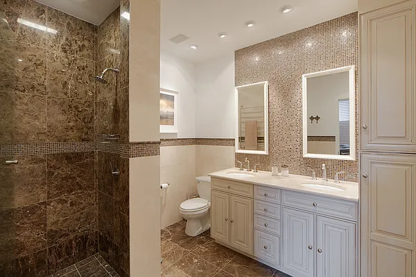 Rented by CORE | media 15