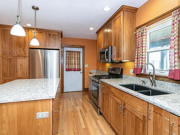 2nd image of 5501 E Lincoln Way