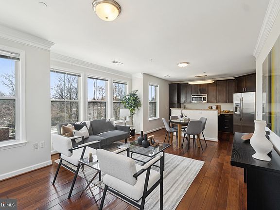3rd image of 2101 N Monroe St APT 208