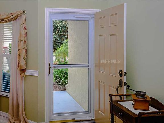 4th image of 399 Lake Suzanne Dr