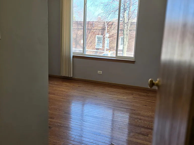 9304 S Paxton Ave #2 — Photo 4