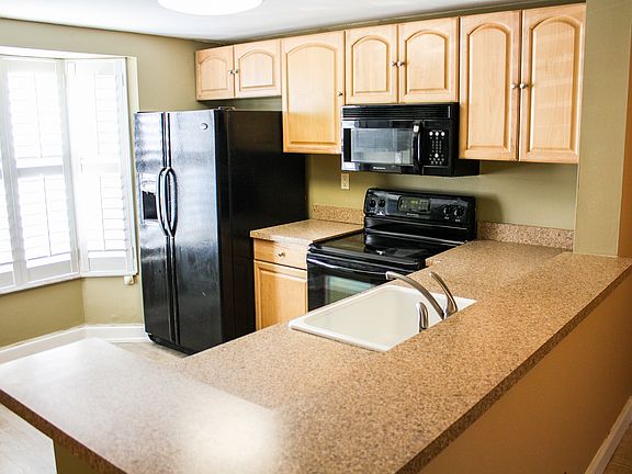 5th image of 2757 NE 15th St #2757