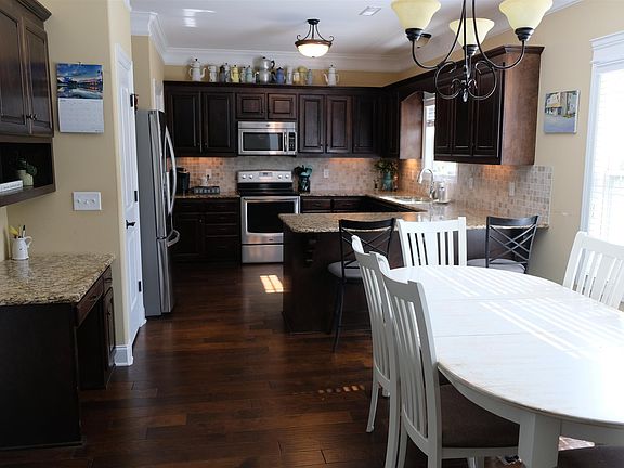 3rd image of 2712 Aristocrate Dr