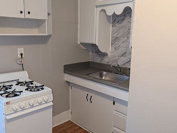 2nd image of 114 Elmwood Ave Unit 3