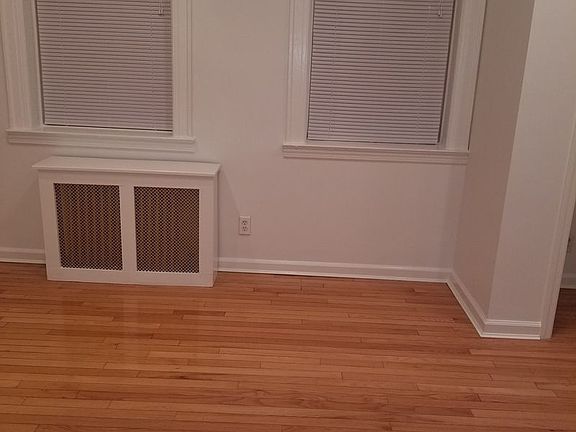 3rd image of 3132 34th St APT 1F