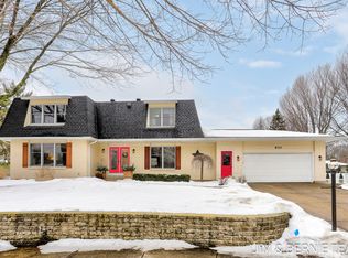 830 Meadowbrook Ave, Holland, MI 49423