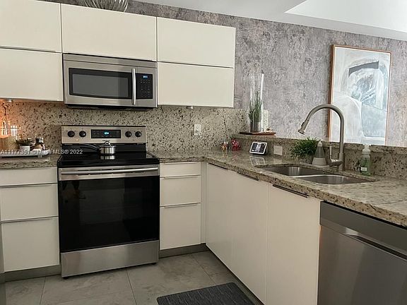 4th image of 10902 NW 83rd St APT 212