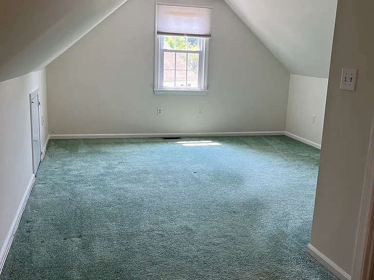 48 Spring Ln — Photo 23