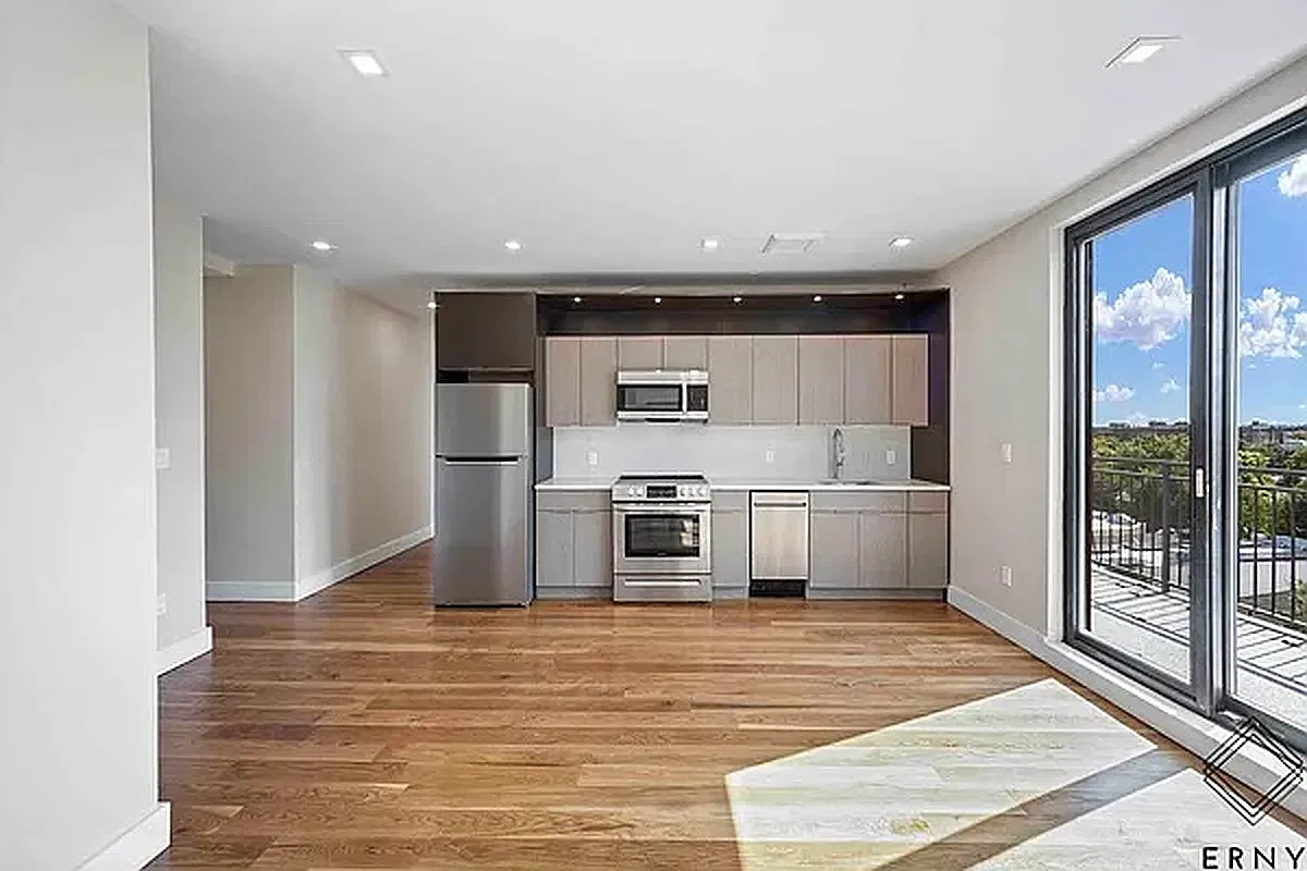948 New York Avenue — Photo 3