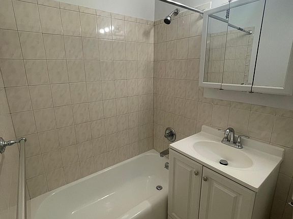 5th image of 81 Riverdale Ave #12A