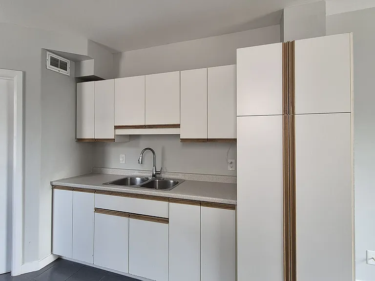 104 Mississaga St W #1 — Photo 6