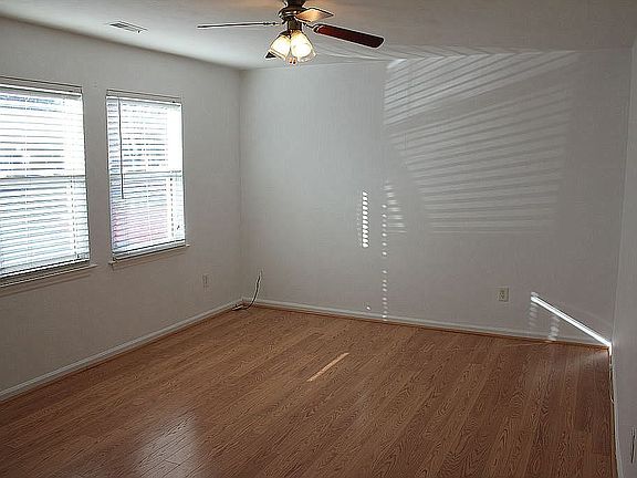 3rd image of 1086 Bland St