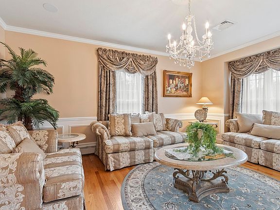 4th image of 6 Westchester Road