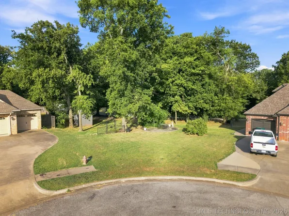 S Walnut Creek Pl, Sand Springs, OK 74063