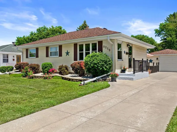 8219 26th AVENUE, Kenosha, WI 53143