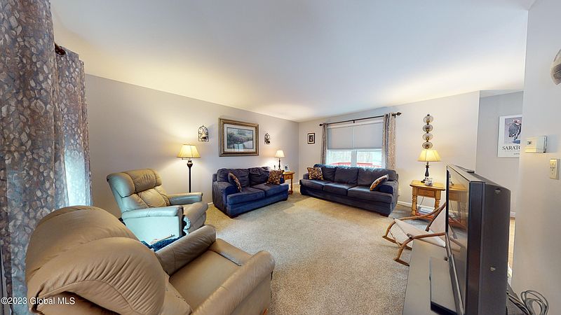 3rd image of 36 Larkspur Drive